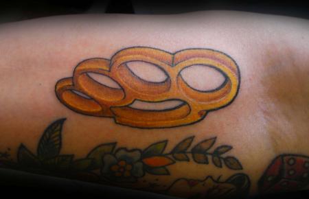 Jay Blackburn - Brass Knuckles tattoo